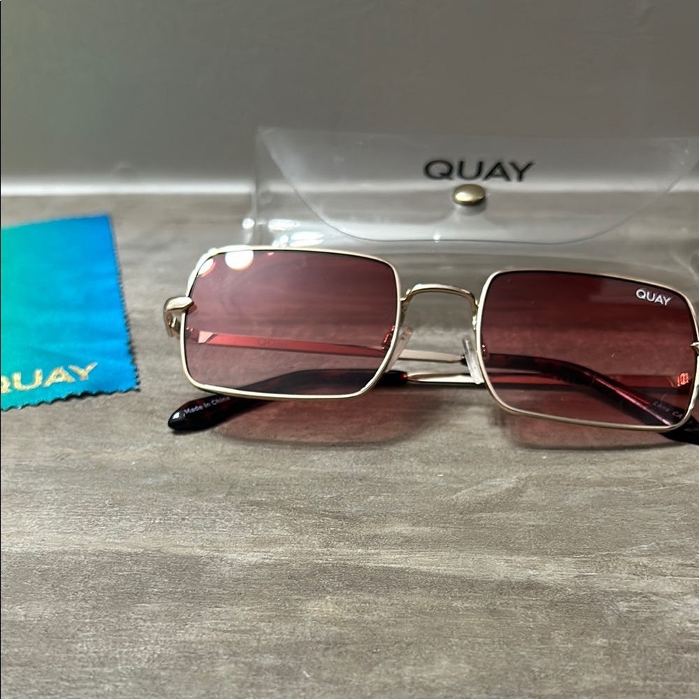 Quay Gradient Sunglasses - Picture 4 of 6